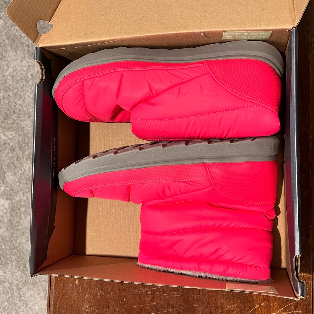 BNIB Tek Gear Hot Pink Boots